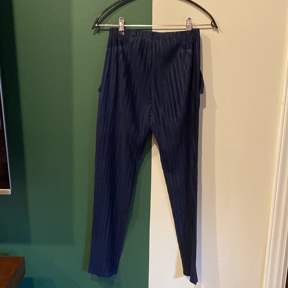 Pleated Flap Pocket Pants - Picture 8 of 8